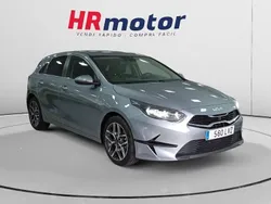 Gris Usado 2022 Kia Ceed Berlina | 18.710 € (Un poco caro)