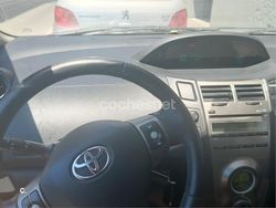 Gris / plata Usado 2009 Toyota Yaris Active Berlina | 6300 € (Precio justo)