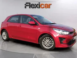 Rojo Usado 2022 Kia Rio 2 Berlina | 12.090 € (Buen precio)