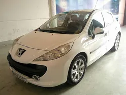 Blanco Usado 2008 Peugeot 207 Premium Utilitario | 4190 € (Precio justo)