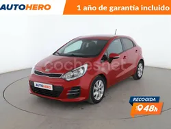 Rojo Usado 2015 Kia Rio Berlina | 8299 € (Precio justo)