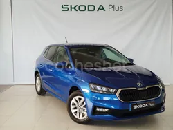 Azul Nuevo 2025 Skoda Fabia Selection Berlina | 18.400 € (Precio justo)