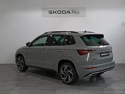 Gris Usado 2025 Skoda Karoq SportLine SUV | 36.400 €