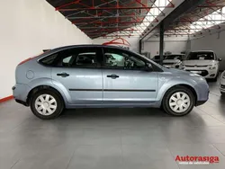 Gris Usado 2006 Ford Focus Trend Utilitario | 6800 €