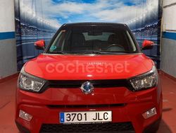 Rojo Usado 2016 Ssangyong (KGM) Tivoli Limited SUV | 10.500 €