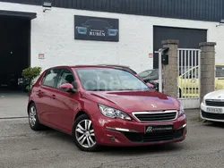 Rojo Usado 2014 Peugeot 308 Active Berlina | 6900 € (Precio justo)