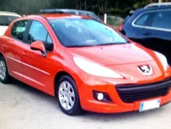 Rojo Usado 2014 Peugeot 207 Active Familiar | 7200 € (Un poco caro)