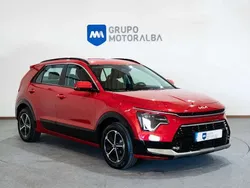 Rojo Nuevo 2024 Kia Niro SUV | 28.990 € (Un poco caro)