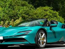 Verde Usado 2024 Ferrari SF90 Descapotable | 656.900 €