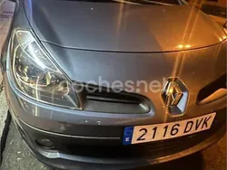 Gris / plata Usado 2006 Renault Clio II Dynamique Berlina | 3000 € (Precio justo)