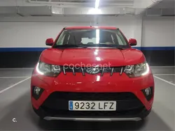 Rojo Usado 2020 Mahindra KUV100 Utilitario | 6990 €