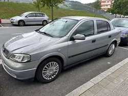 Plateado Usado 2002 Opel Astra Edition Utilitario | 1990 € (Precio justo)