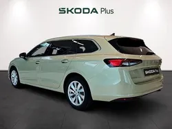Amarillo Usado 2025 Skoda Superb Selection Familiar | 35.900 € (Super precio)