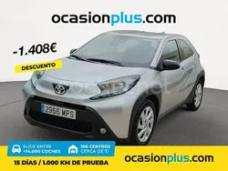 Gris / plata Usado 2024 Toyota Aygo Play Utilitario | 15.490 € (Precio justo)