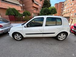 Blanco Usado 2003 Renault Clio II Authentique Berlina | 2800 € (Precio justo)