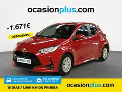 Rojo Usado 2022 Toyota Yaris Hybrid Business Edition Berlina | 18.390 € (Buen precio)