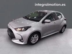 Gris Usado 2022 Toyota Yaris Hybrid Active Berlina | 20.500 € (Precio justo)