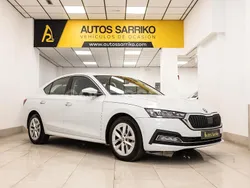 Blanco Usado 2024 Skoda Octavia Selection Berlina | 24.900 € (Buen precio)