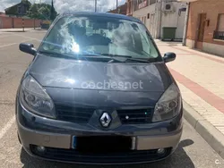 Gris / plata Usado 2005 Renault Scénic II Dynamique Monovolumen | 2400 € (Precio justo)