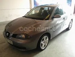 Gris / plata Usado 2004 Seat Ibiza Reference Berlina | 2390 € (Precio justo)