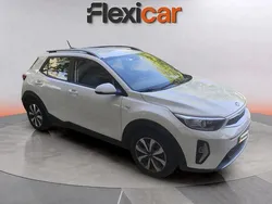 Blanco Usado 2021 Kia Stonic 2 SUV | 17.390 € (Un poco caro)