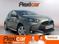Beige Usado 2022 Toyota Yaris Hybrid Active Berlina | 20.790 € (Precio justo)