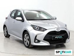 Gris Usado 2024 Toyota Yaris Hybrid Active Berlina | 20.500 € (Precio justo)
