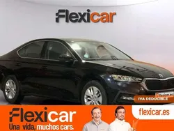 Negro Usado 2022 Skoda Octavia Ambition Berlina | 16.690 €