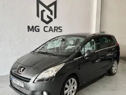 Gris / plata Usado 2010 Peugeot 5008 Premium Monovolumen | 9990 € (Un poco caro)