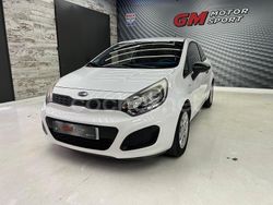 Blanco Usado 2013 Kia Rio Berlina | 7490 € (Precio justo)