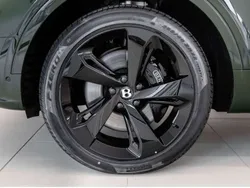 Verde Usado 2023 Bentley Bentayga SUV | 298.500 € (Caro)