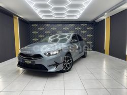 Gris / plata Usado 2022 Kia Ceed Berlina | 15.490 € (Precio justo)