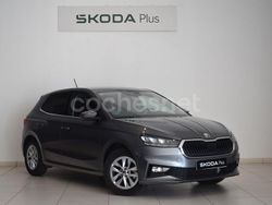 Gris / plata Usado 2024 Skoda Fabia Utilitario | 18.490 € (Precio justo)