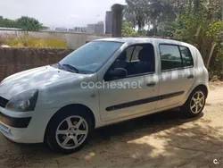 Blanco Usado 2004 Renault Clio II Authentique Berlina | 2800 € (Precio justo)