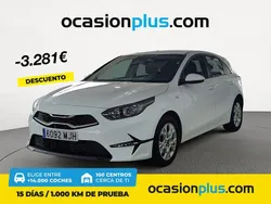 Blanco Usado 2023 Kia Ceed Berlina | 17.450 € (Precio justo)