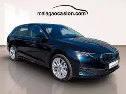 Azul Usado 2024 Skoda Octavia Familiar | 33.190 € (Precio justo)