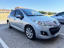 Gris / plata Usado 2011 Peugeot 207 Allure Berlina | 5000 € (Precio justo)