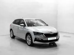 Gris plata Usado 2023 Skoda Scala Ambition Utilitario | 20.900 € (Un poco caro)