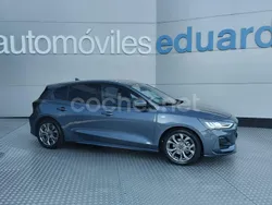 Gris / plata Usado 2023 Ford Focus ST-Line Berlina | 17.500 € (Buen precio)