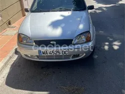 Gris / plata Usado 2000 Ford Fiesta Ghia Utilitario | 1350 €