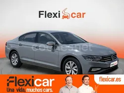 Gris / plata Usado 2022 VW Passat Business Berlina | 21.990 € (Precio justo)