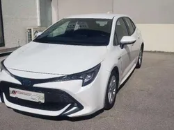 Blanco Usado 2019 Toyota Corolla Hybrid Business Edition Familiar | 16.900 €