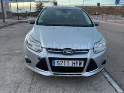 Gris / plata Usado 2014 Ford Focus Berlina | 6780 € (Buen precio)
