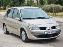 Gris / plata Usado 2008 Renault Scénic II Privilege Monovolumen | 3000 € (Precio justo)