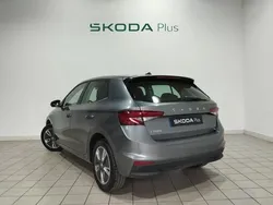 Gris Usado 2023 Skoda Fabia Ambition | 15.450 € (Buen precio)