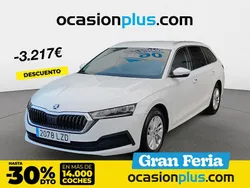 Blanco Usado 2022 Skoda Octavia Ambition Familiar | 21.350 € (Precio justo)