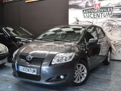 Gris / plata Usado 2009 Toyota Auris Advance Berlina | 6900 € (Precio justo)