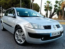 Gris / plata Usado 2005 Renault Mégane II Expression Berlina | 3800 € (Precio justo)