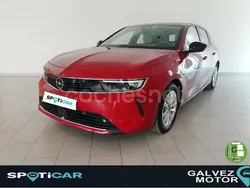 Rojo Usado 2023 Opel Astra Edition Berlina | 17.700 € (Precio justo)