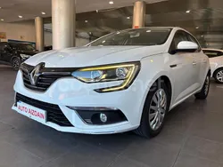 Blanco Usado 2020 Renault Mégane IV Business Berlina | 10.990 € (Buen precio)